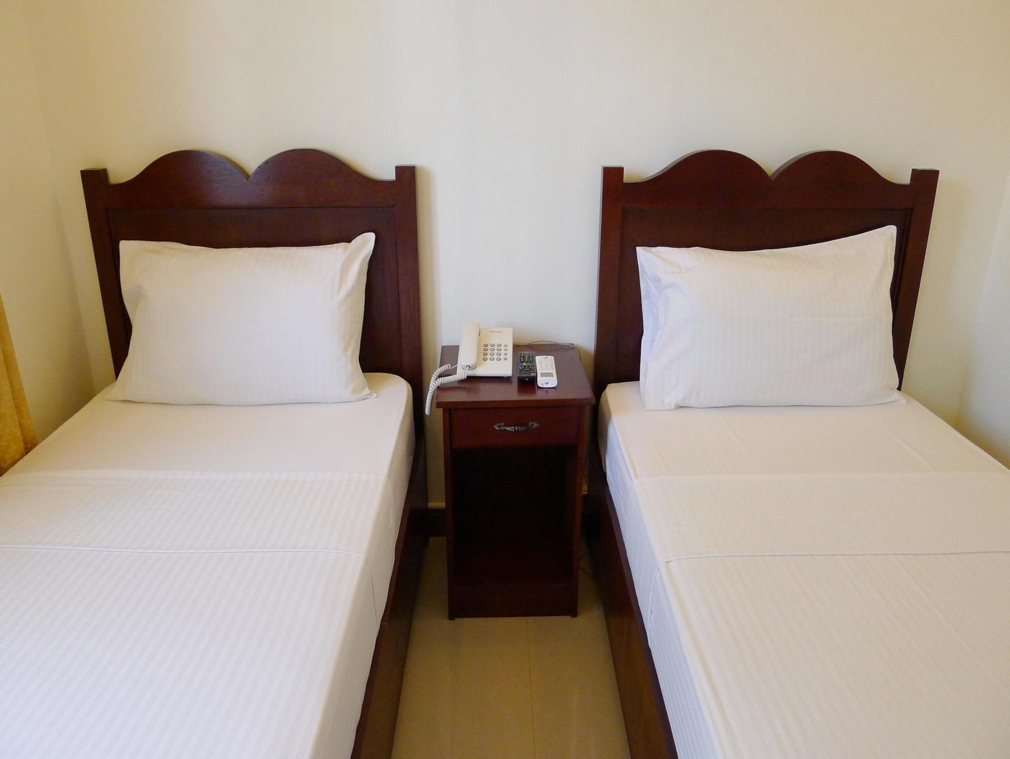 Ipil Suites Puerto Princesa Buitenkant foto
