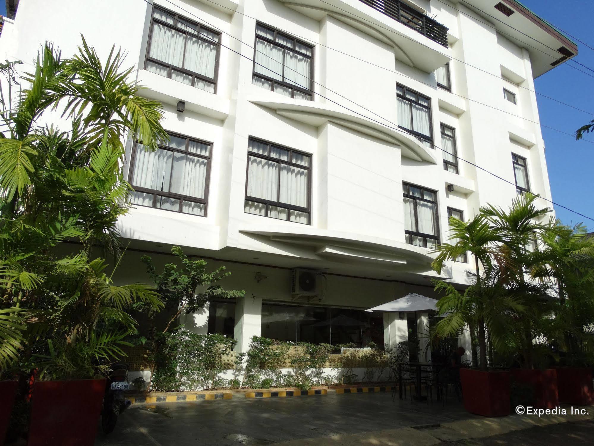 Ipil Suites Puerto Princesa Buitenkant foto