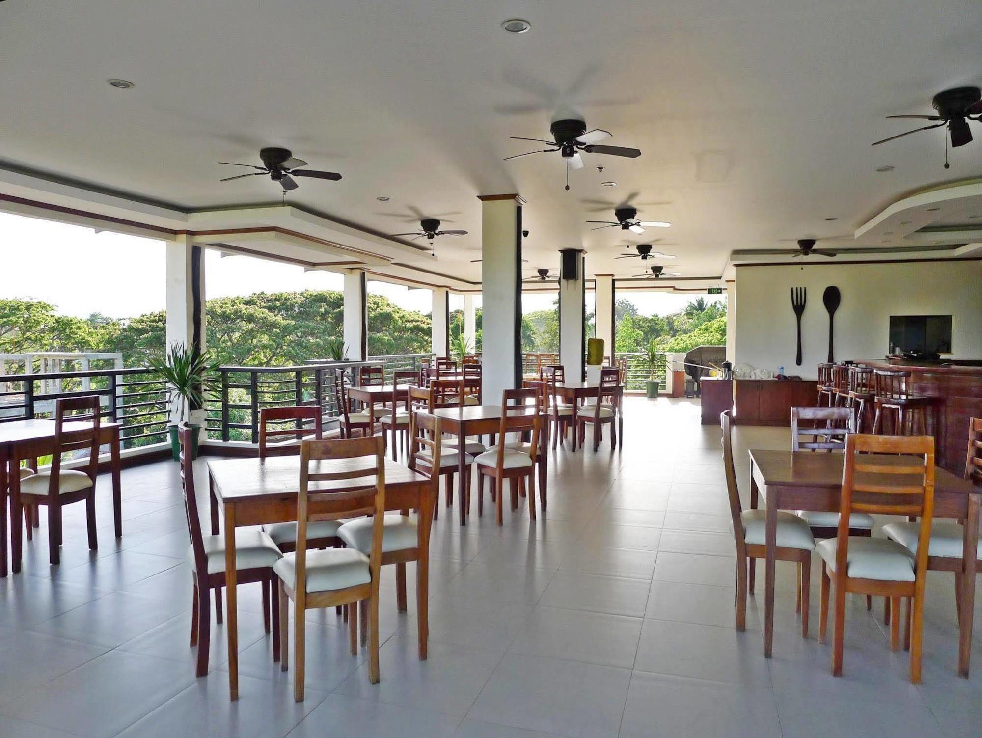 Ipil Suites Puerto Princesa Buitenkant foto