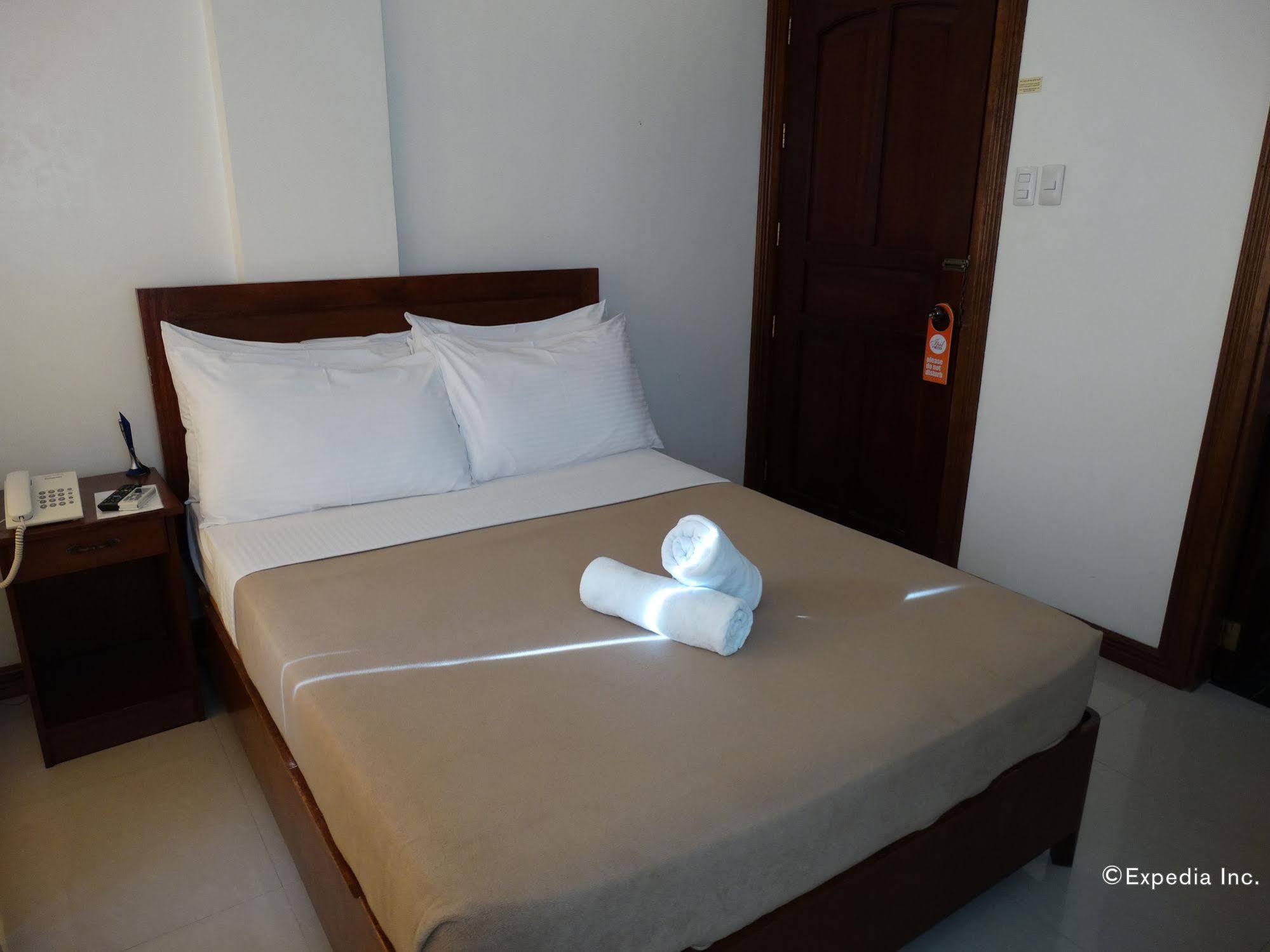 Ipil Suites Puerto Princesa Buitenkant foto
