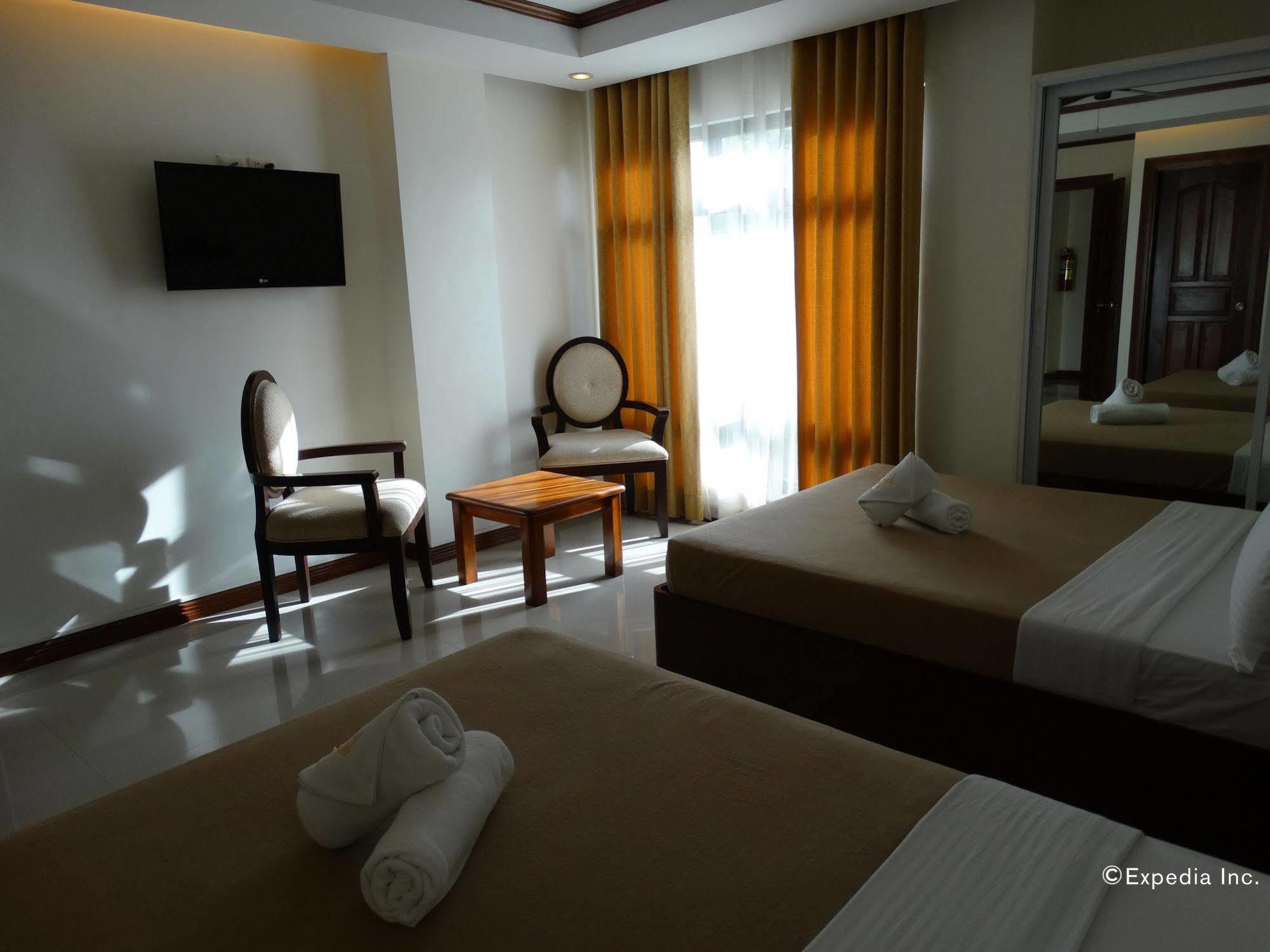 Ipil Suites Puerto Princesa Buitenkant foto