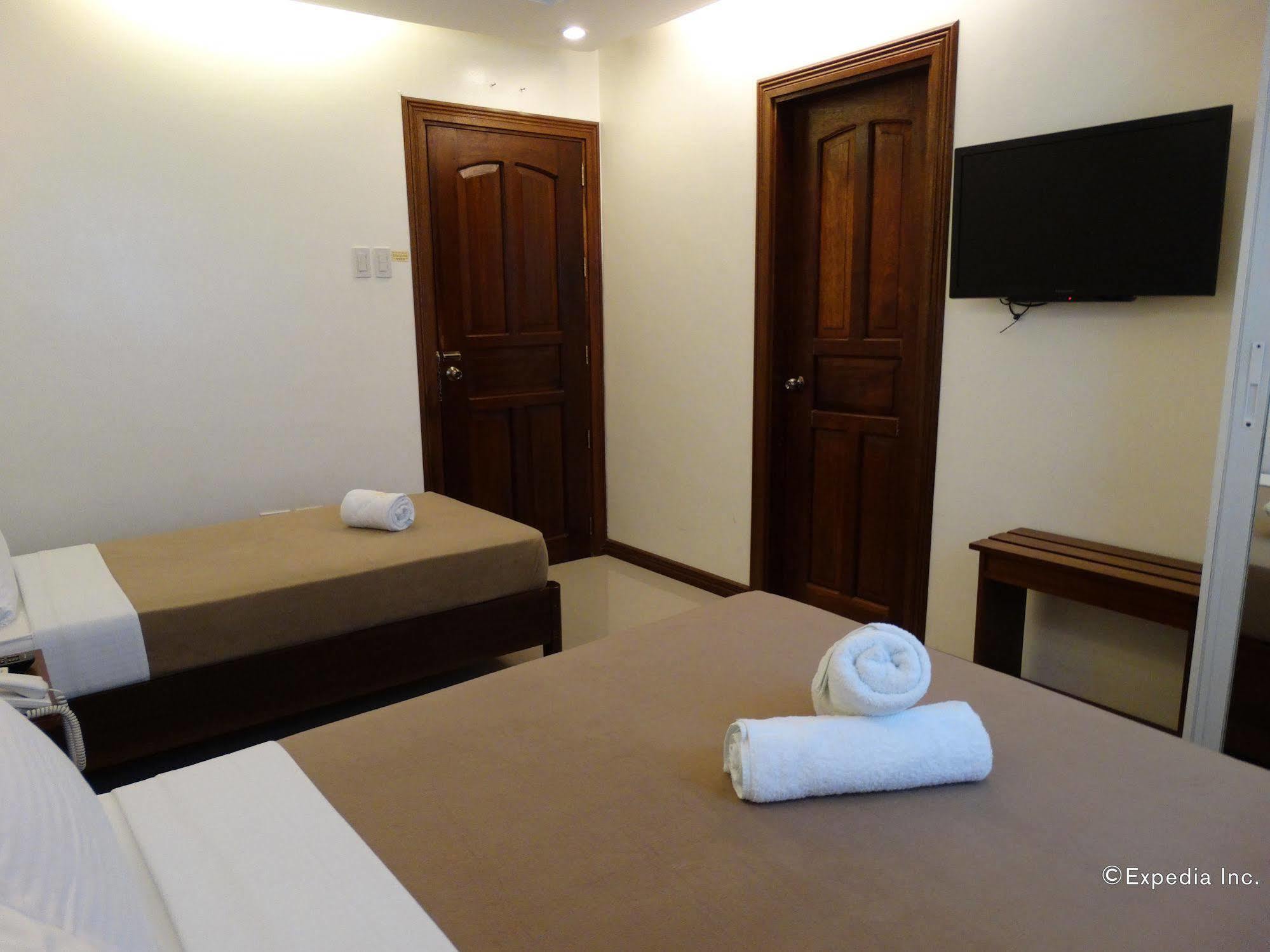 Ipil Suites Puerto Princesa Buitenkant foto