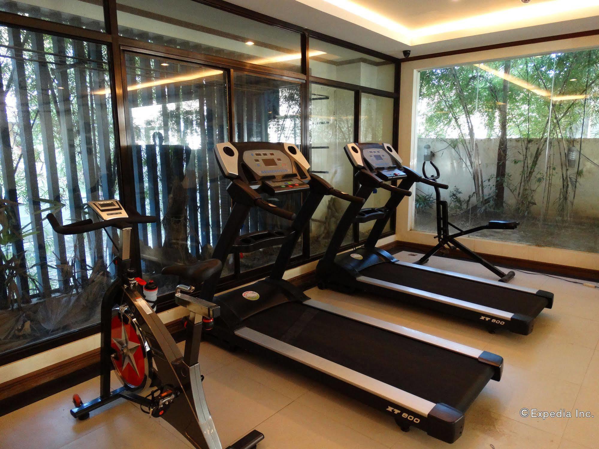 Ipil Suites Puerto Princesa Buitenkant foto