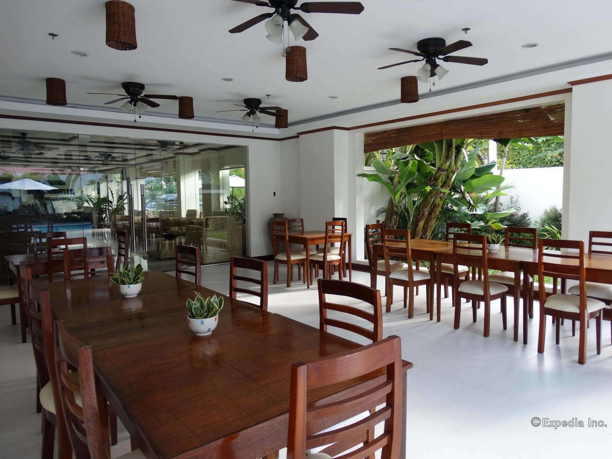 Ipil Suites Puerto Princesa Buitenkant foto