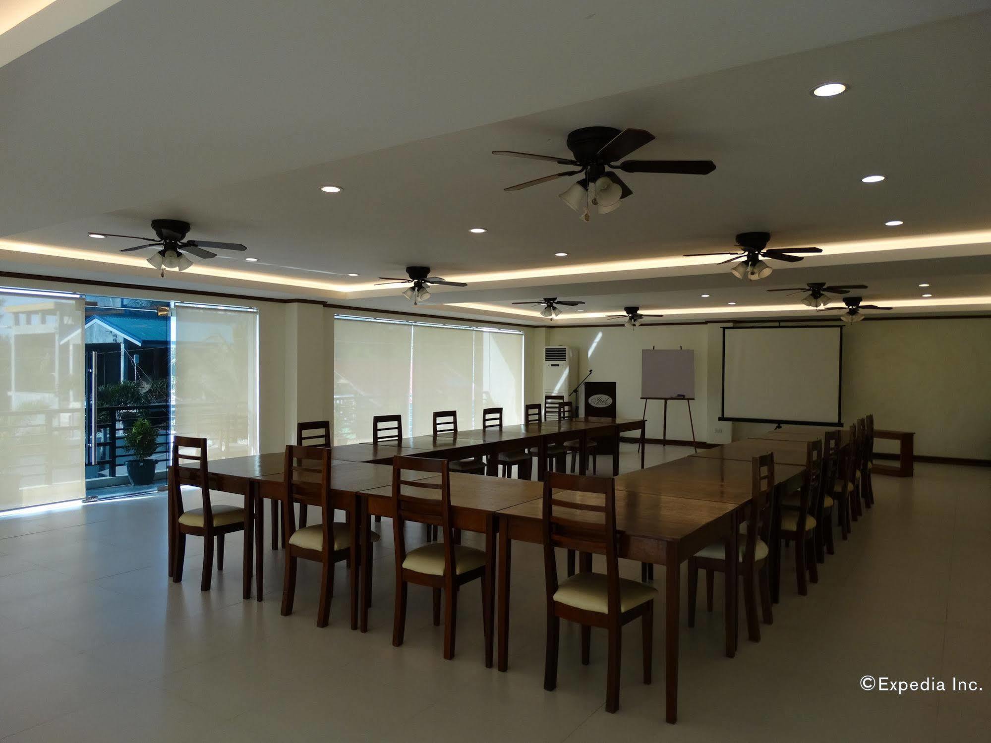 Ipil Suites Puerto Princesa Buitenkant foto