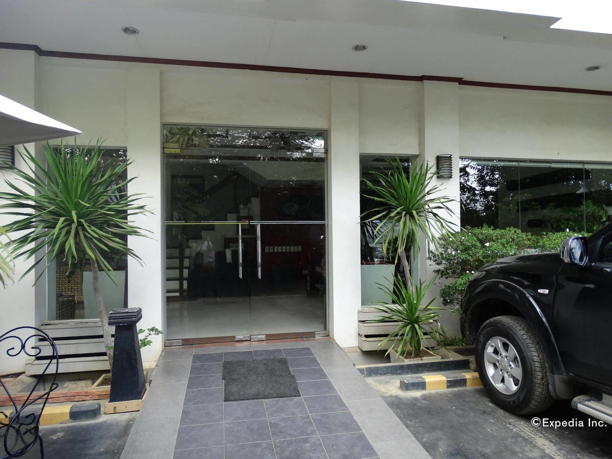 Ipil Suites Puerto Princesa Buitenkant foto