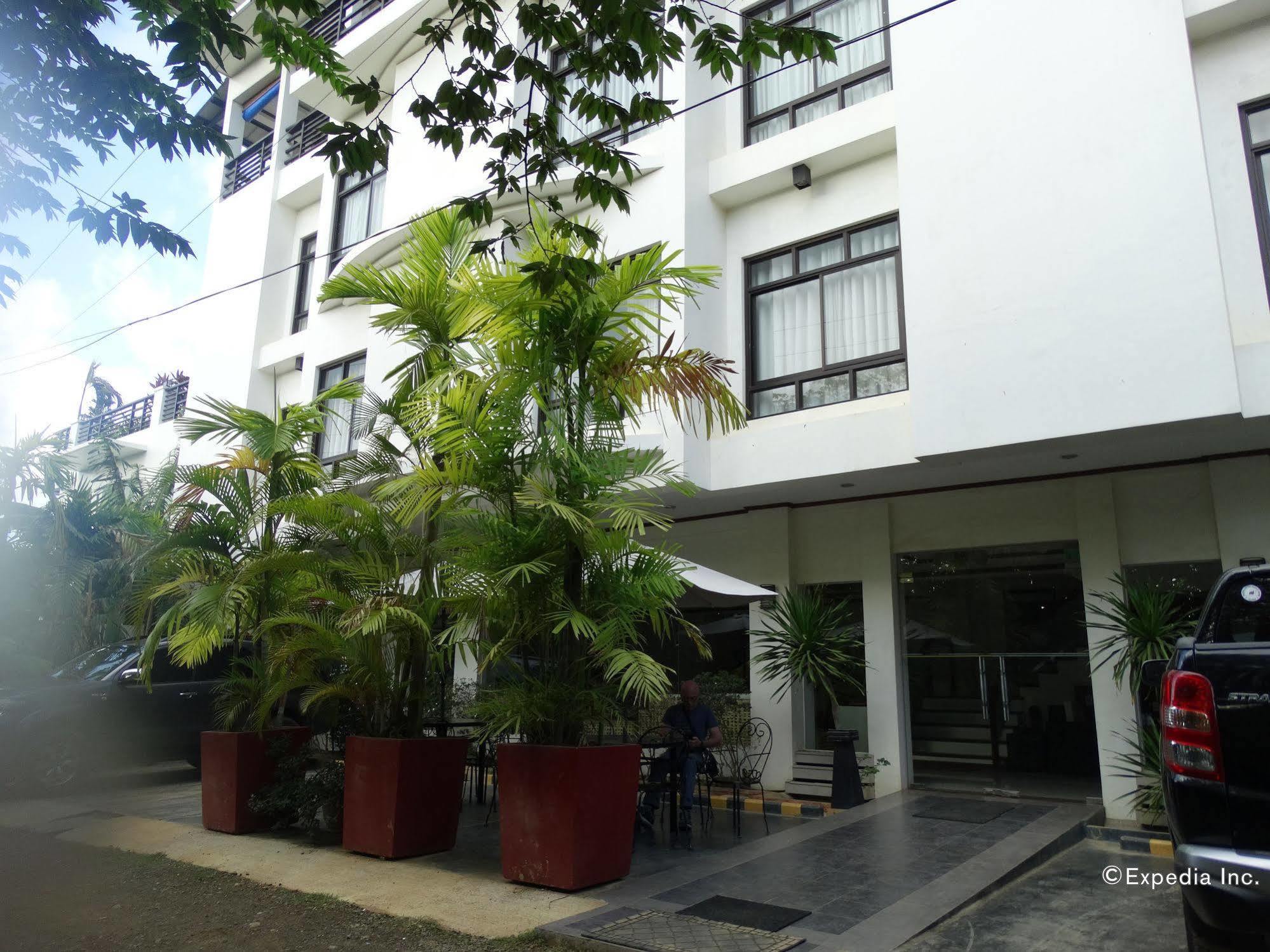 Ipil Suites Puerto Princesa Buitenkant foto