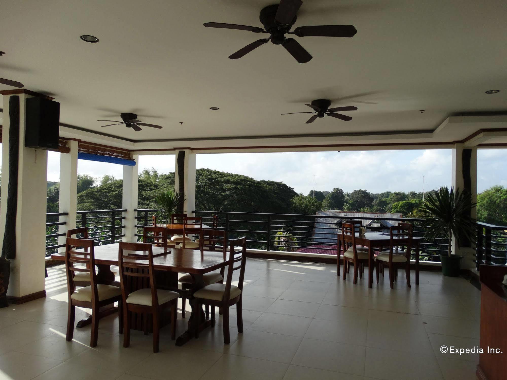 Ipil Suites Puerto Princesa Buitenkant foto