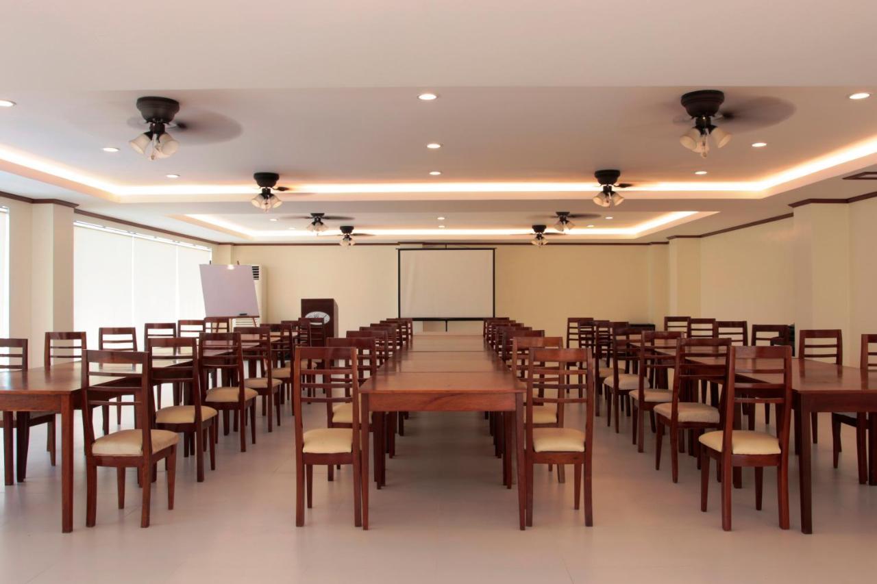Ipil Suites Puerto Princesa Buitenkant foto