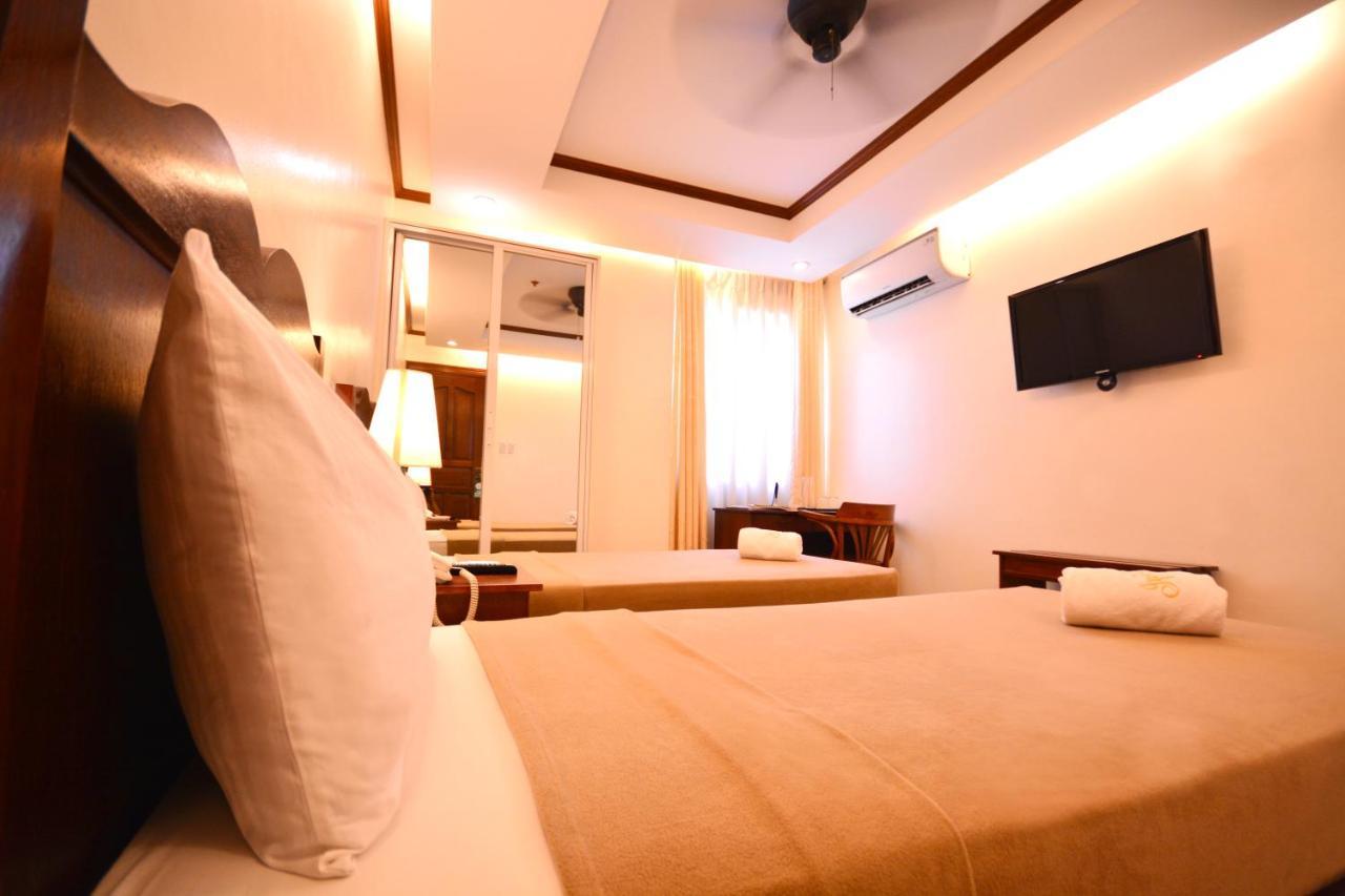 Ipil Suites Puerto Princesa Buitenkant foto